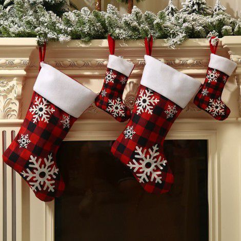 Christmas supplies Europe and America red black lattice Snowflake Christmas socks Christmas tree decoration children's holiday gift bag candy socks